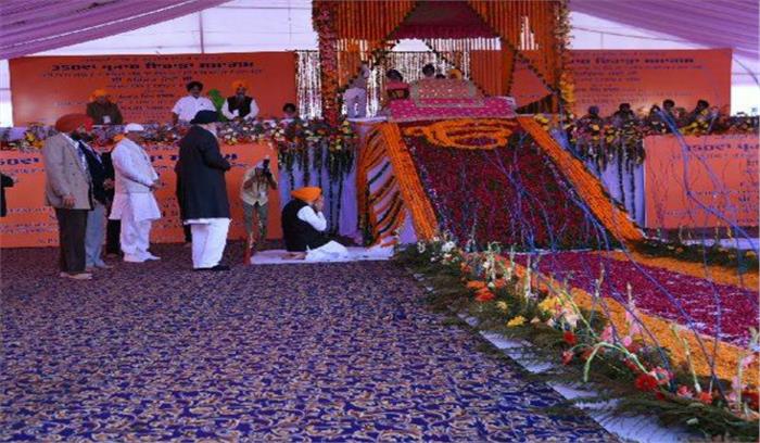 पटना: मोदी ने गुरुद्वारे में मत्था टेका