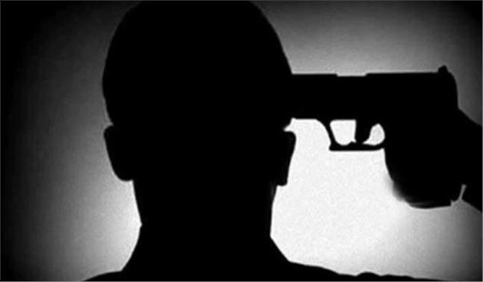 पूर्व मुख्यमंत्री राबड़ी देवी के आवास पर सुरक्षा में तैनात जवान के की खुदकुशी पूर्व मुख्यमंत्री राबड़ी देवी के आवास पर सुरक्षा में तैनात जवान के की खुदकुशी