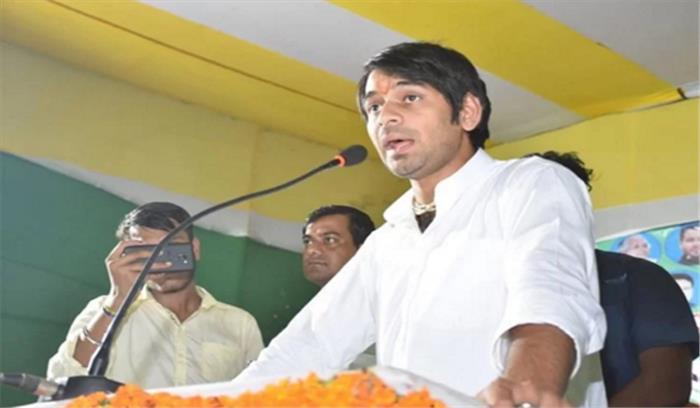 राजनीतिक विरोधियों के खिलाफ तेजप्रताप ने उठाया सुदर्शन चक्र