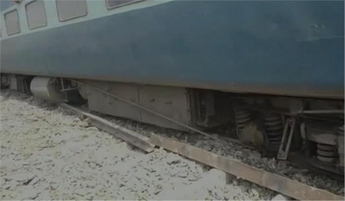 बिहार में छपरा-सूरत एक्सप्रेस के कई डिब्बे पटरी से उतरे