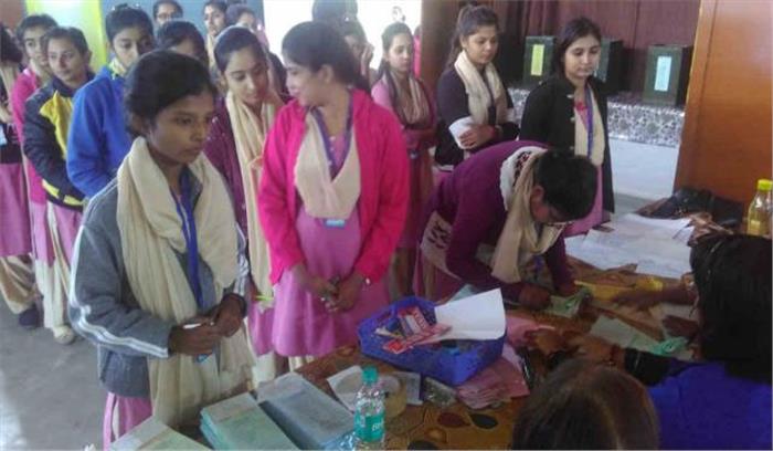 पटना विश्वविद्यालय छात्र संघ चुनाव में कड़ी सुरक्षा के बीच मतदान जारी