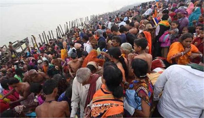 कार्तिक पूर्णिमा पर श्रद्धालुओं ने लगायी आस्था की डुबकी