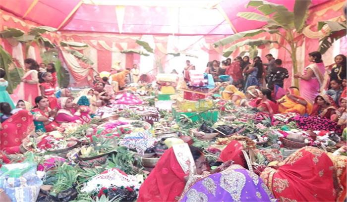 भगवान भास्कर की भक्ति में सराबोर हुआ बिहार, चहुंओर गूंजे छठी मईया के गीत   