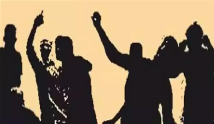 बिहार :पुलिस के साथ हिंसक झड़प में ग्रामीण की मौत, दो घायल