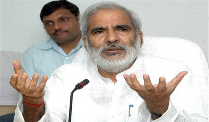 वोट देते हैं नरेंद्र मोदी को, खोजते हैं तेजस्वी को : रघुवंश