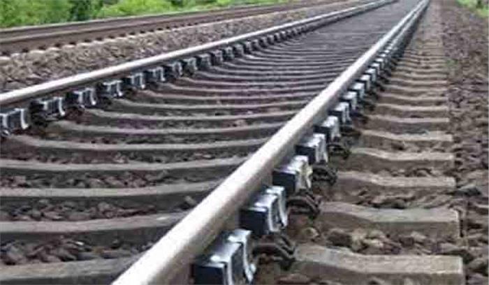 पटना राजधानी एक्सप्रेस के यात्रियों को बंदूक दिखाकर लूटपाट 