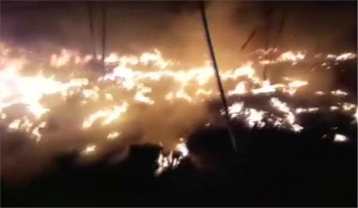 राजकोट में आयोजित राष्ट्रकथा शिविर में लगी आग, 3 छात्राओं की मौत राजकोट में आयोजित राष्ट्रकथा शिविर में लगी आग, 3 छात्राओं की मौत