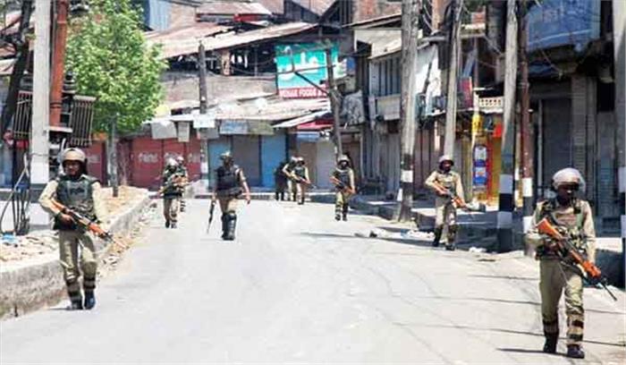 कानून व्यवस्था के मद्देनजर श्रीनगर में प्रतिबंध लागू