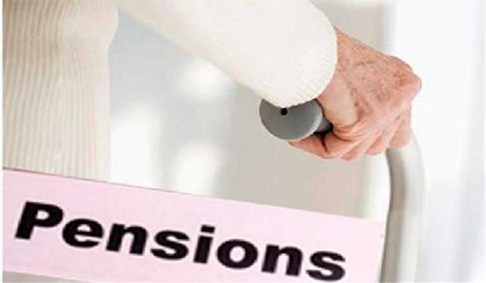 पेंशन न मिलने से नाराज महिलाओं ने किया प्रदर्शन 