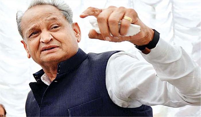 लोगों पर लाठियां बरसाना दुर्भाग्यपूर्ण : गहलोत लोगों पर लाठियां बरसाना दुर्भाग्यपूर्ण : गहलोत