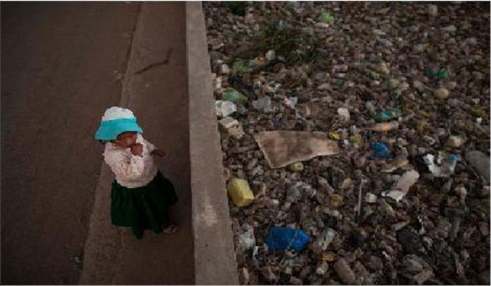 पेरू के टिटिकाका झील से निकला 100 टन कचरा