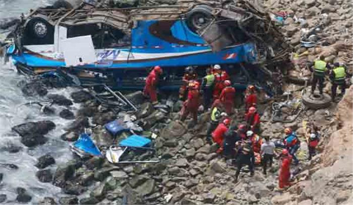 पेरु में सड़क हादसा, 48 की मौत पेरु में सड़क हादसा, 48 की मौत