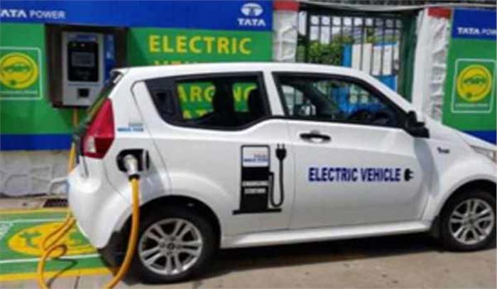 इलेक्ट्रिक वाहन की योजना पेट्रोल पम्पों पर चार्जिंग सुविधा से सफल होगी