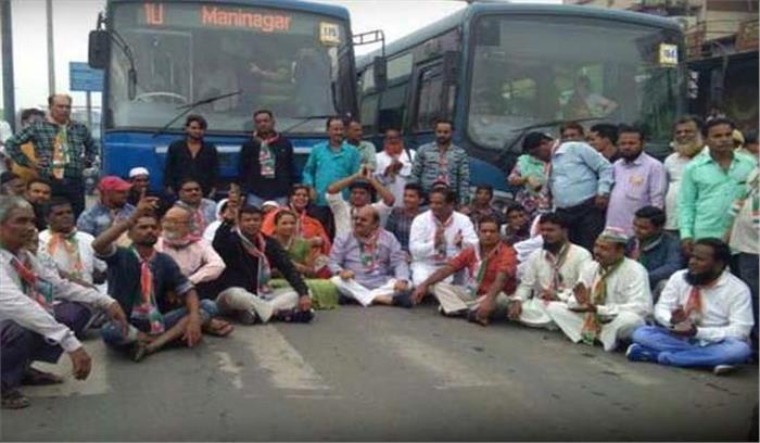 गुजरात में रहा भारत बंद का असर गुजरात में रहा भारत बंद का असर