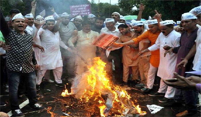 पेट्रोल मुल्य वृद्धि के खिलाफ आप ने फूंका पुतला