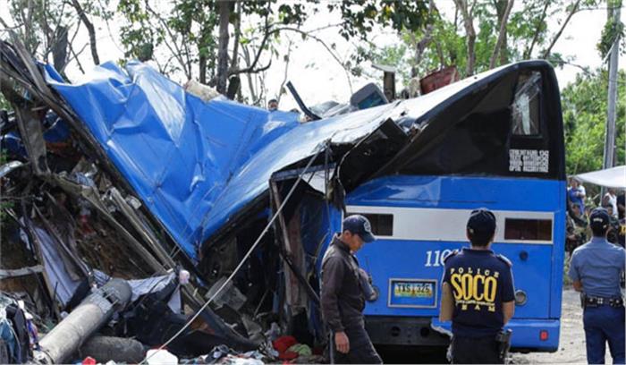 फिलीपींस में बस दुर्घटनाग्रस्त, 19 लोगों की मौत