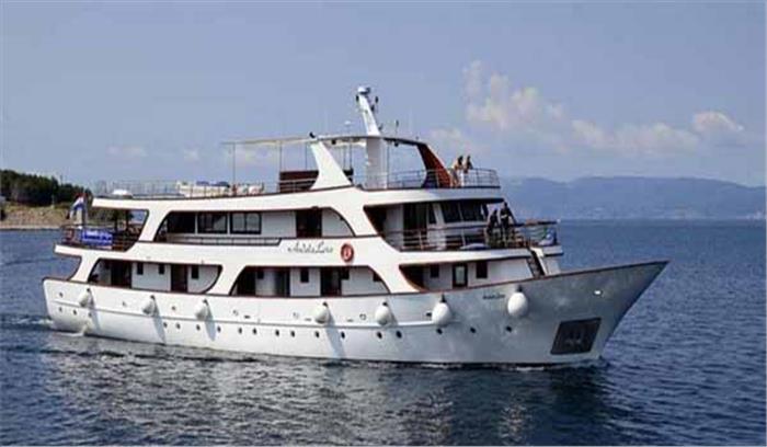 फिलीपींस:  251 यात्रियों को ले जा रही नाव पलटी