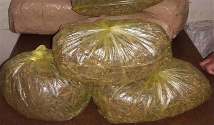 पिकअप वैन से चार क्विंटल गांजा बरामद