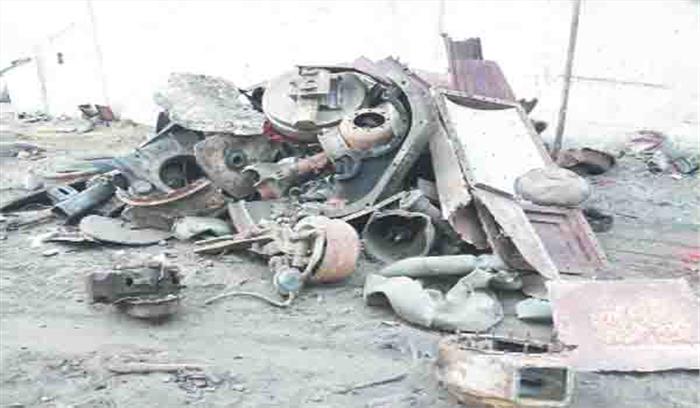 14 लाख की कबाड़ जब्त, 5 गिरफ्तार