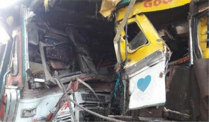 पीलीभीत में दो ट्रकों की भिड़ंत में 3 मरे