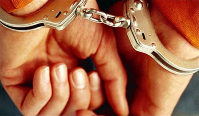  कुख्यात सरोज सिंह पिस्तौल के साथ गिरफ्तार