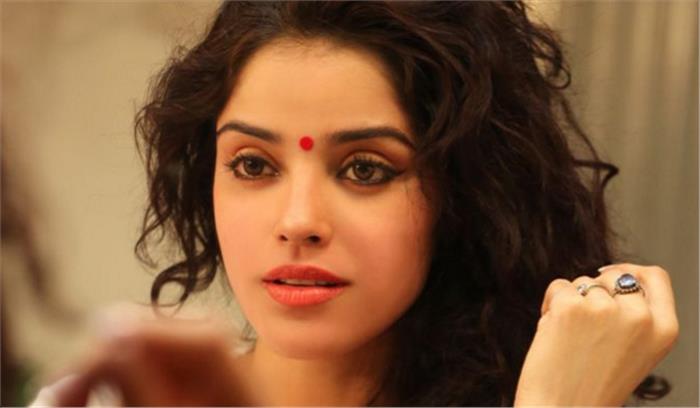 पिया बाजपेयी फिल्म अभियुम अनुवुम में बिना बालों के नजर आएंगी 