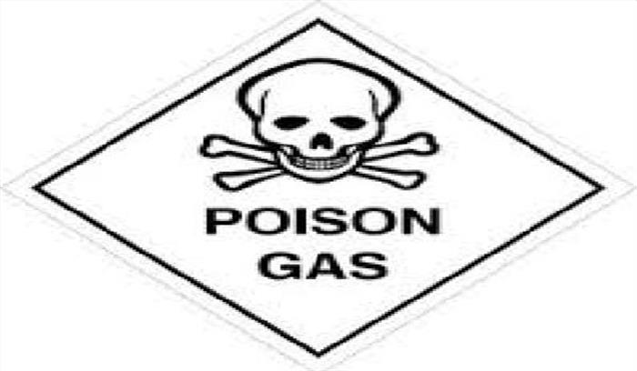 जहरीली गैस की चपेट में आने से तीन की मौत