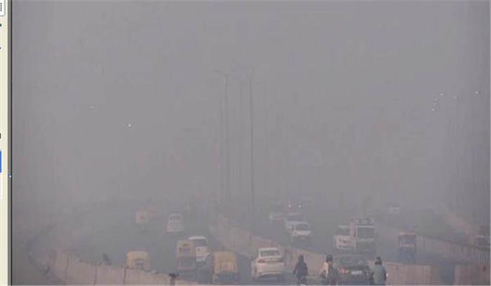 स्मॉग की चादर पर लिपटा रहा शहर 
