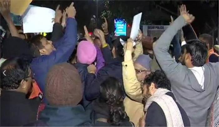 पुलिस जामिया यूनिवर्सिटी में यूं ही नहीं घुसी : डीसीपी बिस्वाल पुलिस जामिया यूनिवर्सिटी में यूं ही नहीं घुसी : डीसीपी बिस्वाल