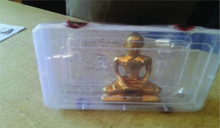 अष्ट धातू की मूर्ति के साथ तस्कर गिरफ्तार अष्ट धातू की मूर्ति के साथ तस्कर गिरफ्तार