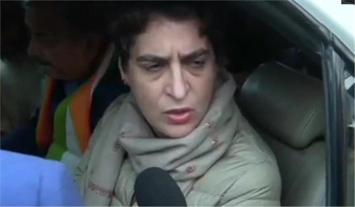 पुलिस ने गला दबाकर मुझे गिराया, धक्का-मुक्की की : प्रियंका