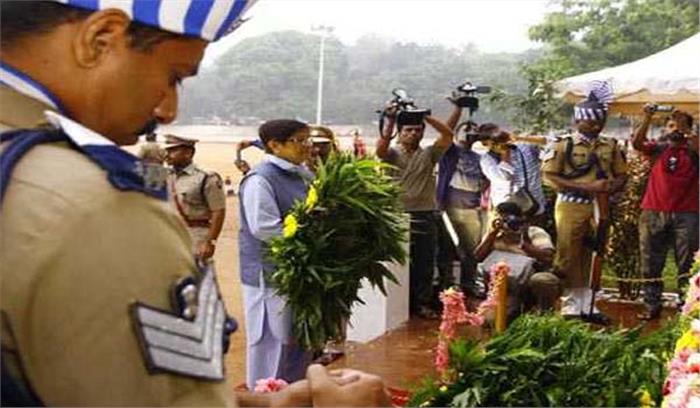  किरण बेदी ने पुलिस स्मृति दिवस पर शहीदों को श्रद्धांजलि दी