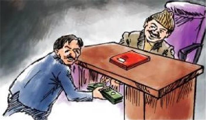 पुलिस सब इंस्पेक्टर का दलाल 30 हजार की रिश्वत लेते गिरफ्तार