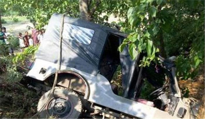 बिहार : पुलिस जीप पलटने से महिला समेत दो की मौत, कई घायल
