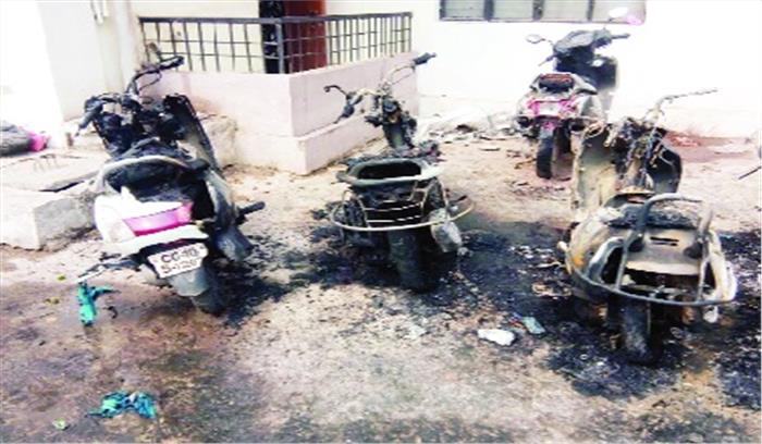 8 गाड़ियों में आग लगाने वाला हवलदार गिरफ्तार