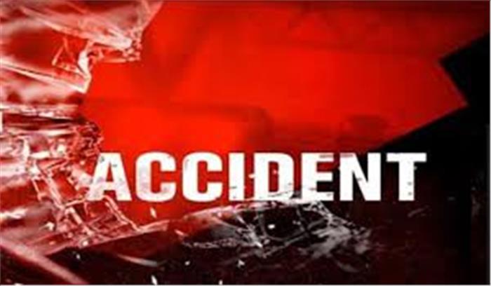 मध्य प्रदेश:ट्रक-कार भिड़ंत में बैंक प्रबंधक की मौत, दो घायल