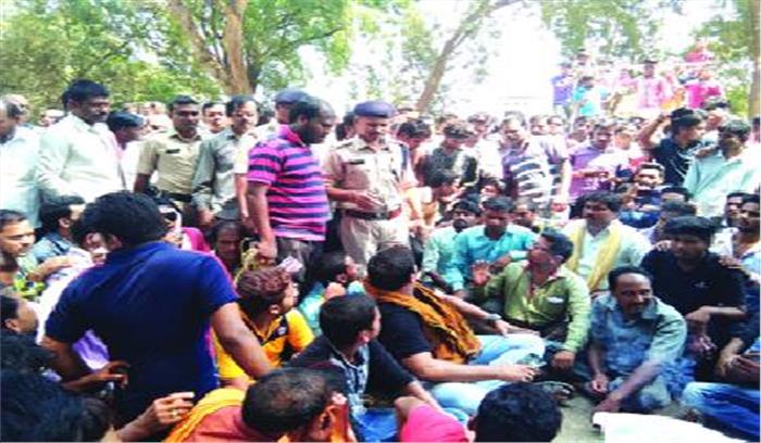 पुलिस प्रताड़ना से आहत छात्र ने की खुदकुशी!