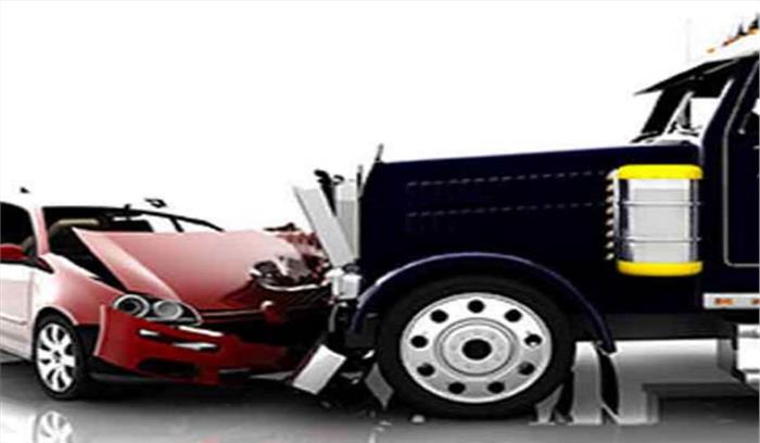 बिहार: कार और ट्रक की टक्कर में चालक की मौत बिहार: कार और ट्रक की टक्कर में चालक की मौत