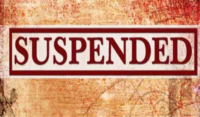 नियमों में ढील देने के आरोप में सात पुलिसकर्मी निलंबित