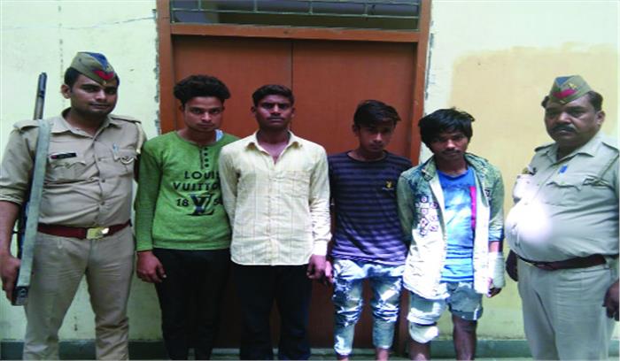 मुठभेड़ में पुलिस ने चार शातिर लुटेरों को दबोचा