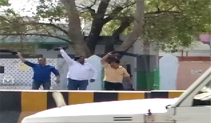 एलिवेटेड रोड पर पुलिस ने पकड़ा संदिग्ध