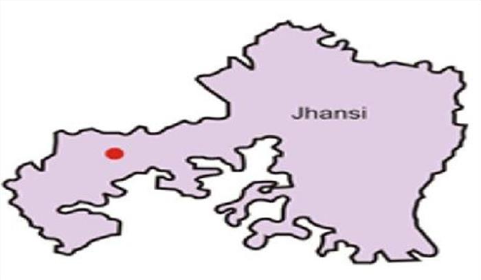 झांसी : निकाय चुनावों में प्रत्याशियों का लोगों से मुलाकातों का दौर तेज