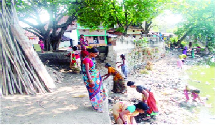 महिला कमांडो जुटी बनिया तालाब की सफाई में