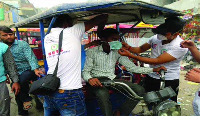 राहगीरों को वितरित किए 3200 मास्क, दिलाई शपथ