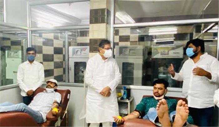 पूनियां ने युवा मोर्चा के रक्तदान शिविर का शुभारंभ किया पूनियां ने युवा मोर्चा के रक्तदान शिविर का शुभारंभ किया