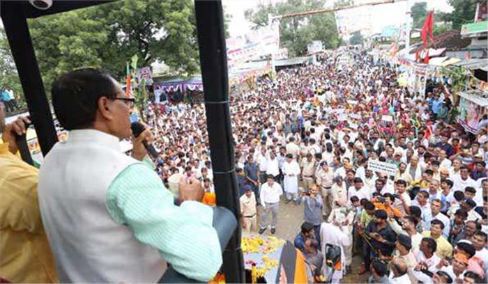 गरीबों की जिन्दगी में खुशहाली लाने किए ठोस इन्तजाम : चौहान