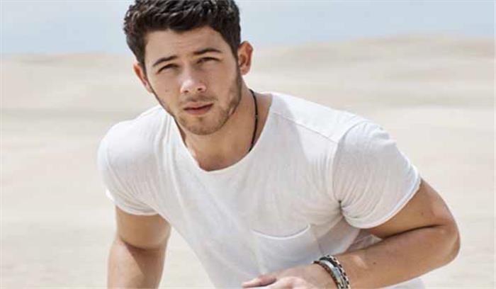 निक जोनस घर से हमेशा सूट लेकर निकलते हैं