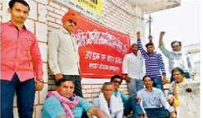 डाक सेवकों की लगातार हड़ताल से ग्रामीण क्षेत्रों में डाक सेवाएं प्रभावित