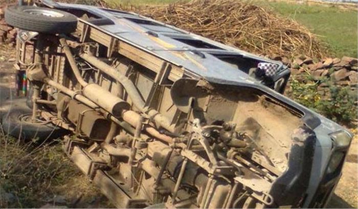  बिहार :जीप पलटने से पांच लोगों की मौत,15 घायल