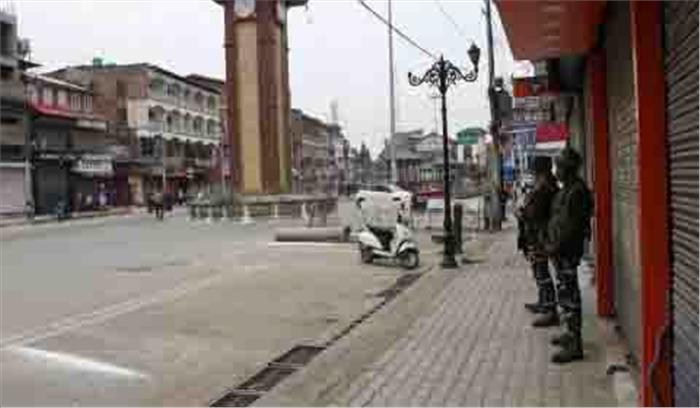 पोस्टपेड मोबाइल फोन चालू होने की खुशी नहीं है बहुतेरे चेहरों पर क्योंकि बिल जमा न होने से कनेक्शन काटे जा चुके हैं पोस्टपेड मोबाइल फोन चालू होने की खुशी नहीं है बहुतेरे चेहरों पर क्योंकि बिल जमा न होने से कनेक्शन काटे जा चुके हैं